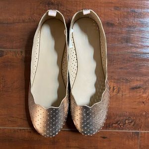 Perforated metallic flats